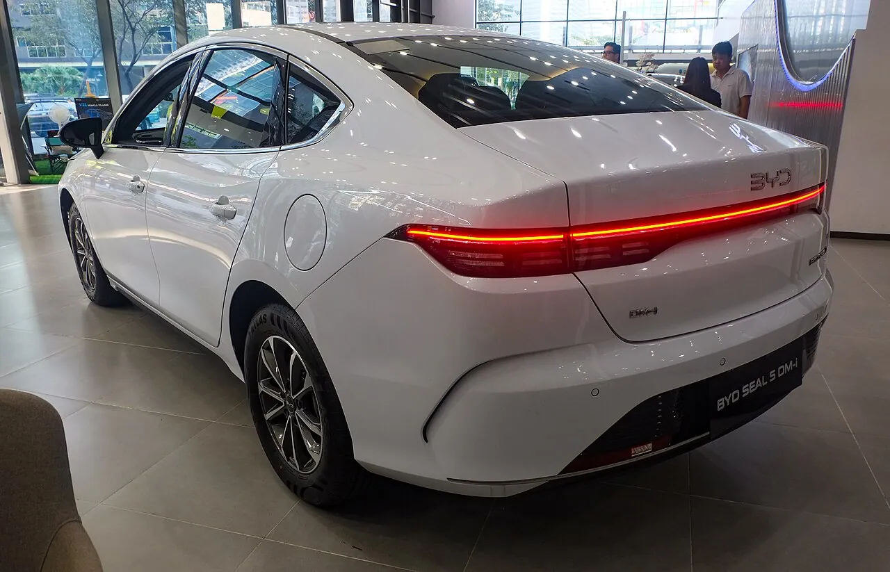 BYD Seal 5 PHEV, arrière 3/4