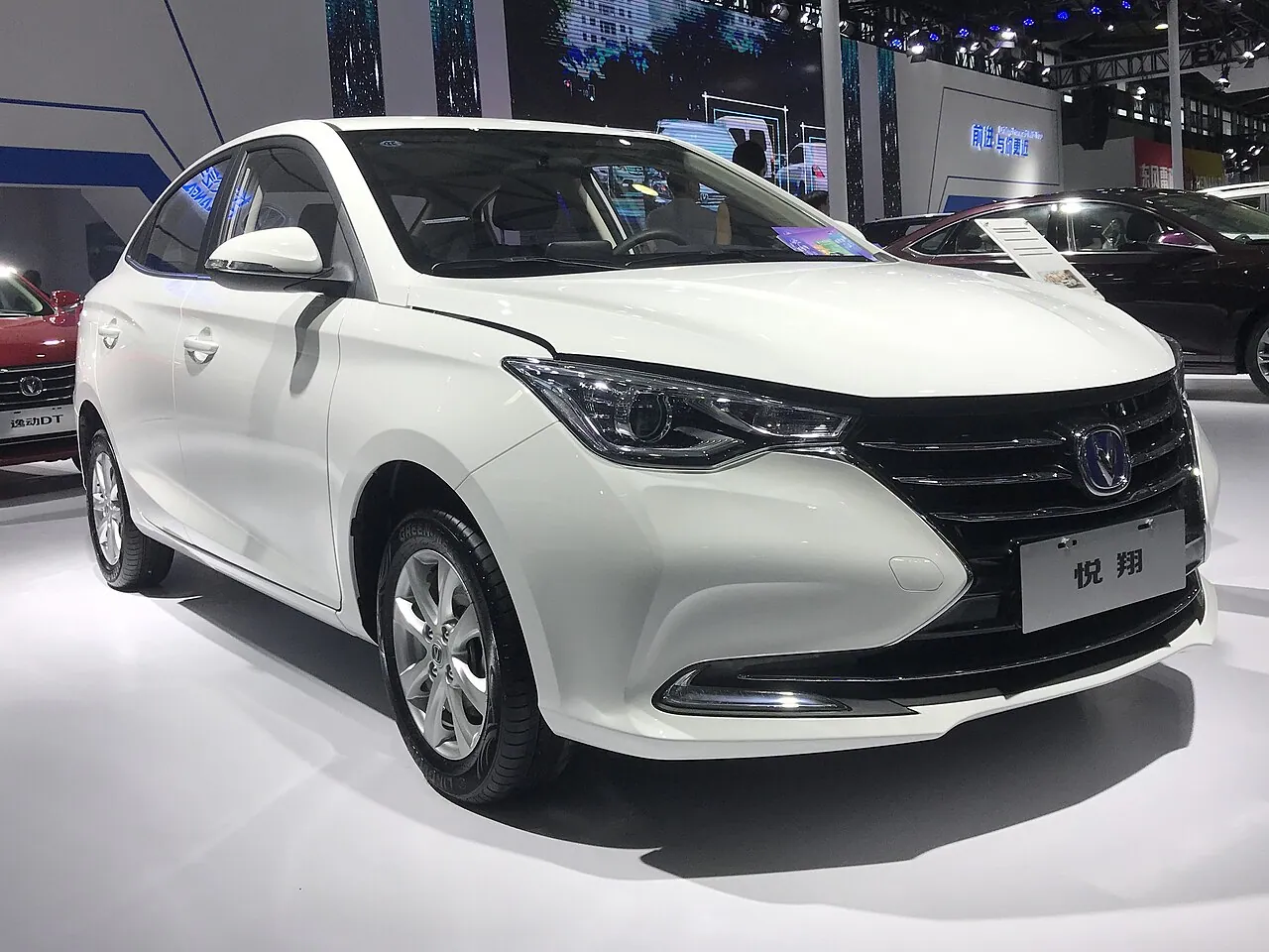 Changan Alsvin, avant 3/4