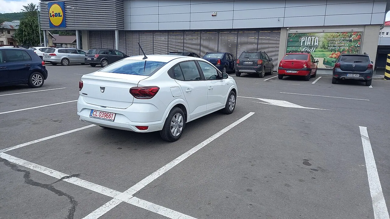 Dacia Logan, arrière 3/4