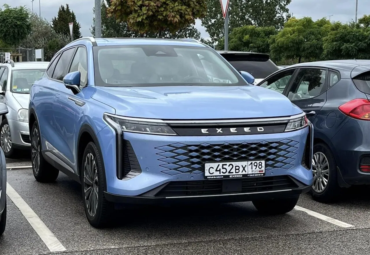 Exeed RX, avant 3/4