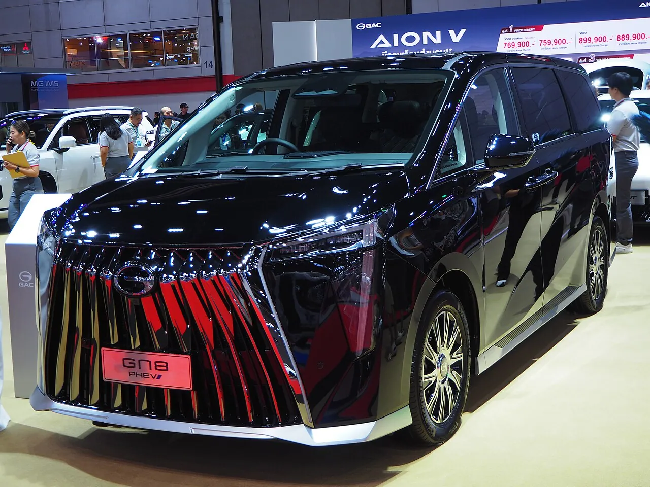 GAC GN8 PHEV, avant 3/4
