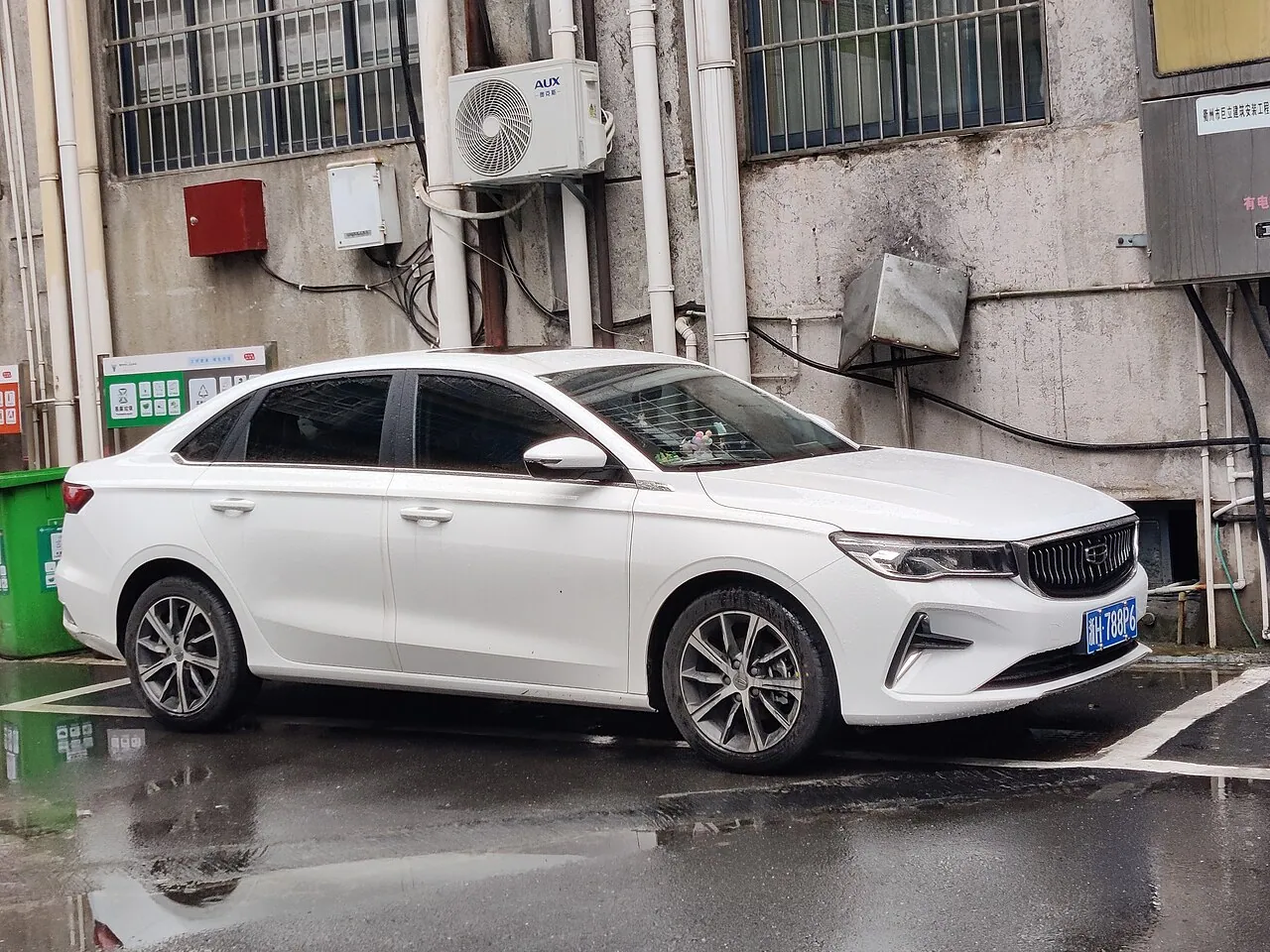 Geely Emgrand, avant 3/4