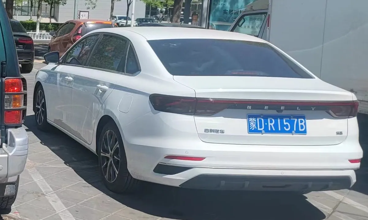 Geely Emgrand, arrière 3/4