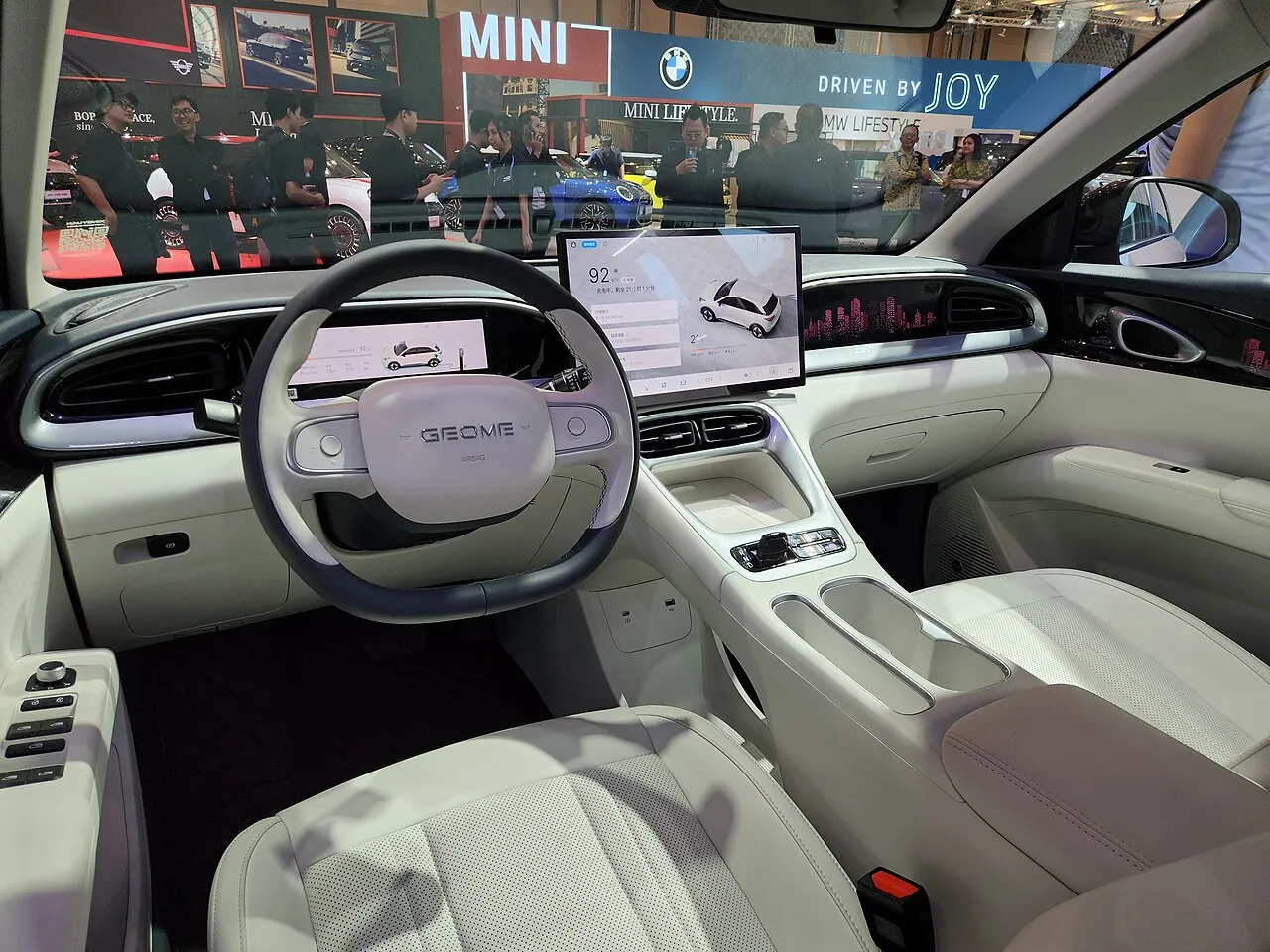 Geely EX2, intérieur