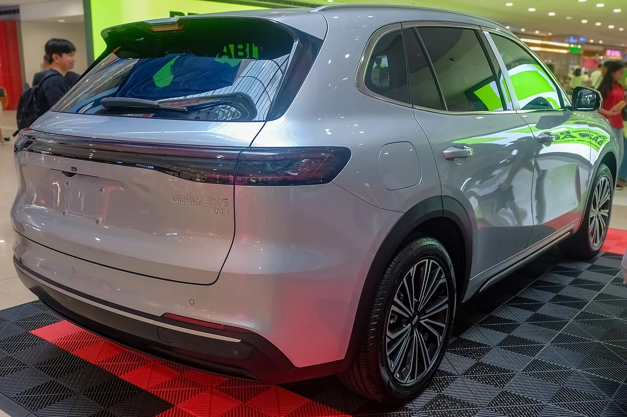 Geely EX5 EM-i, arrière 3/4