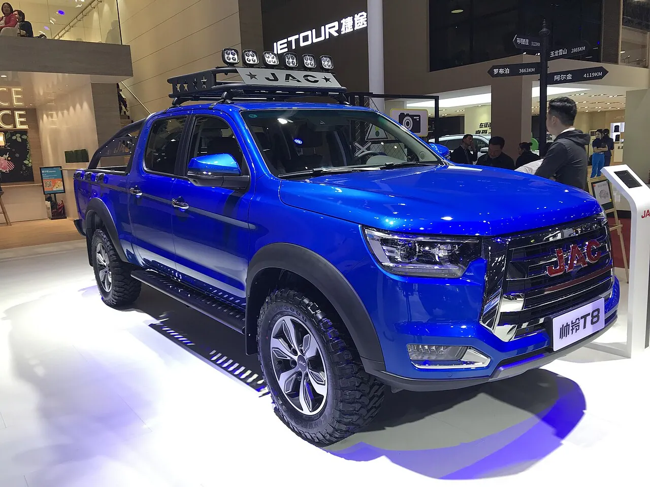 JAC T8, avant