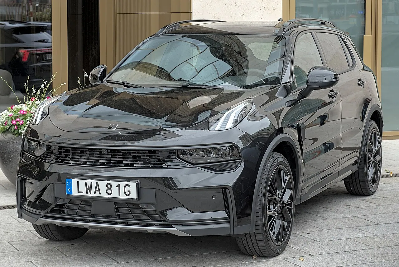 Lynk & Co 01, avant 3/4