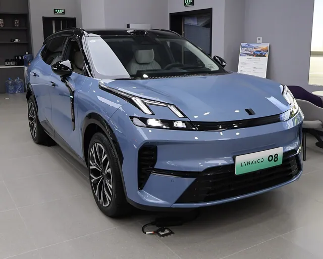 Lynk & Co 08