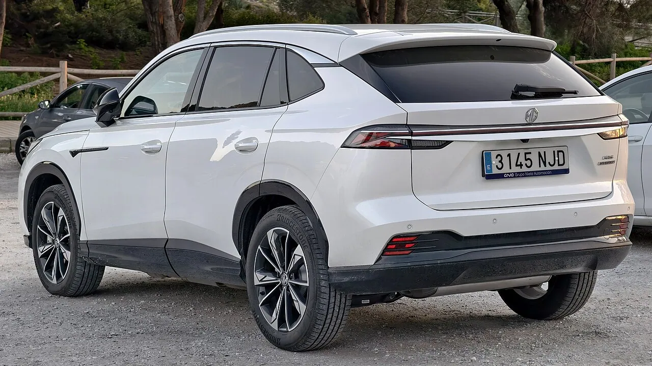 MG HS Hybrid+, arrière 3/4