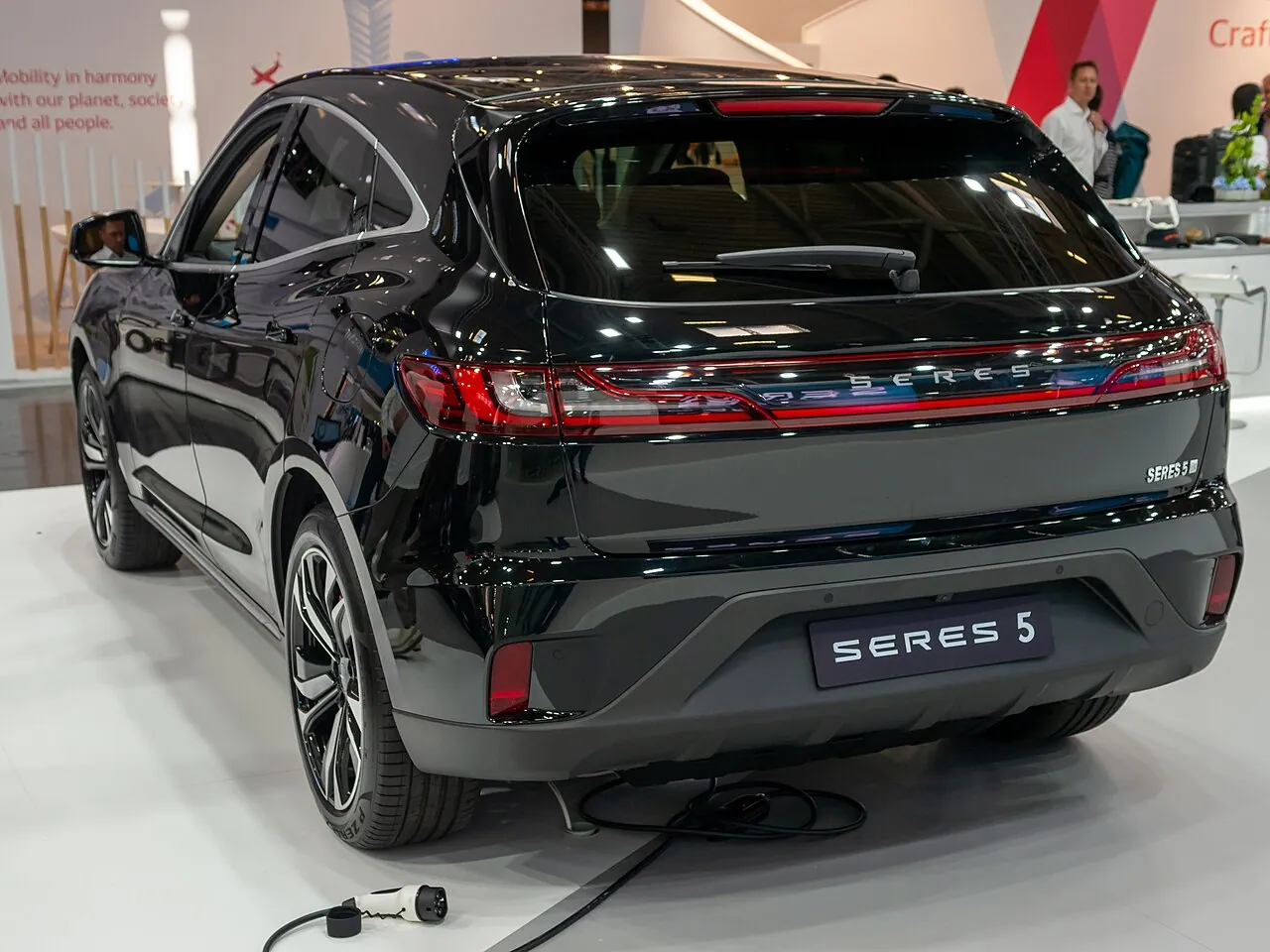 Seres 5, exterieur