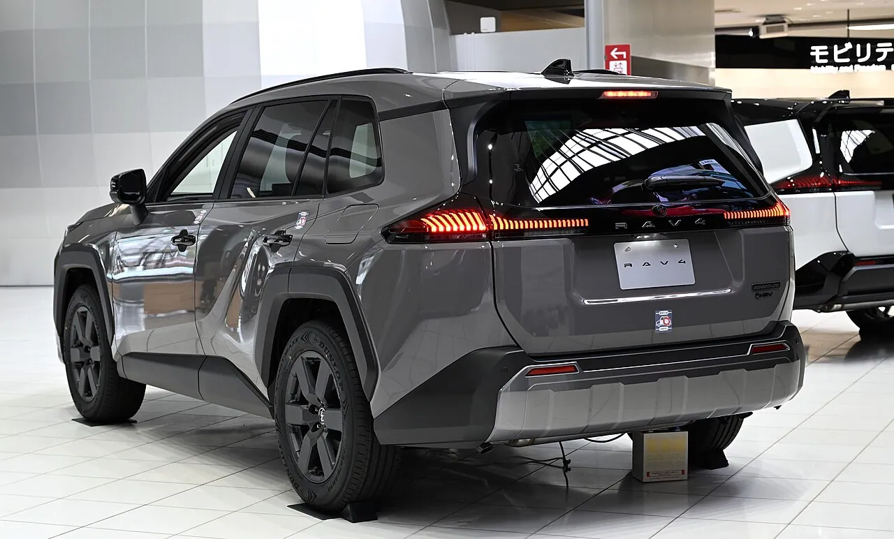Toyota RAV4, arrière 3/4