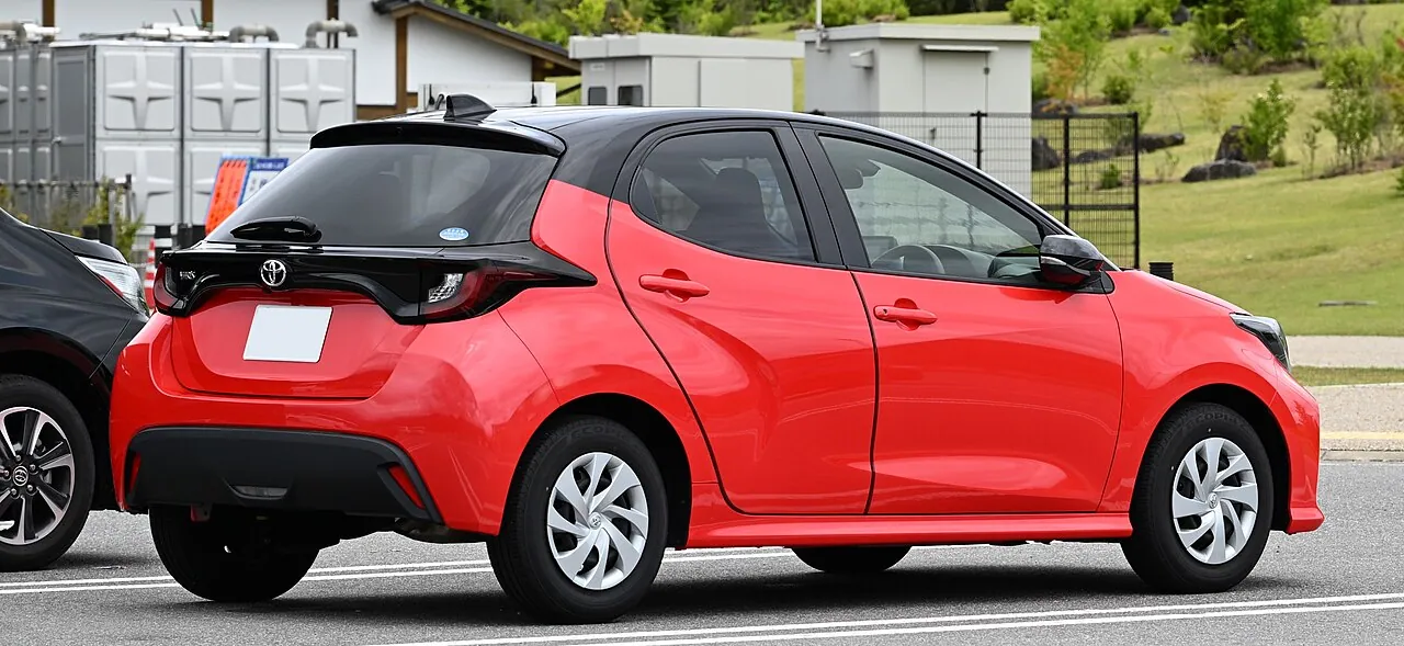 Toyota Yaris Hybrid, arrière 3/4